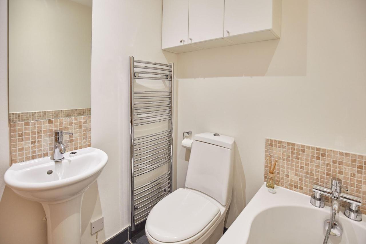 Host & - 15 Easby Hall *
